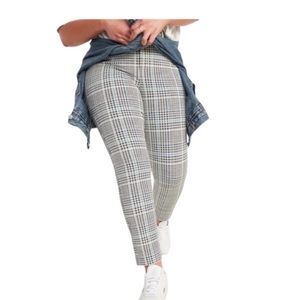 Old Navy High Rise Pixie Ankle Pants in Blue/Gray Plaid
Size 14